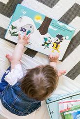 Child reading a children&