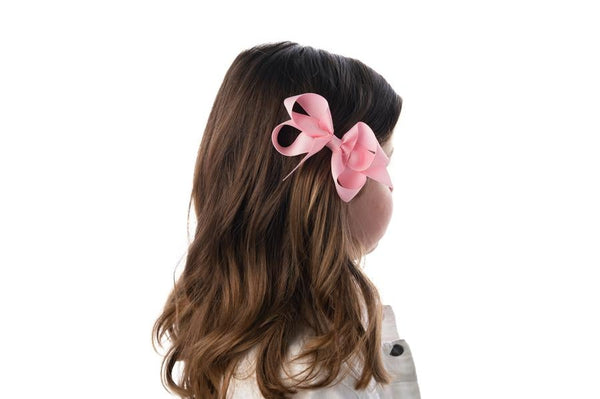 girl with light brown hair wearing medium sized bow